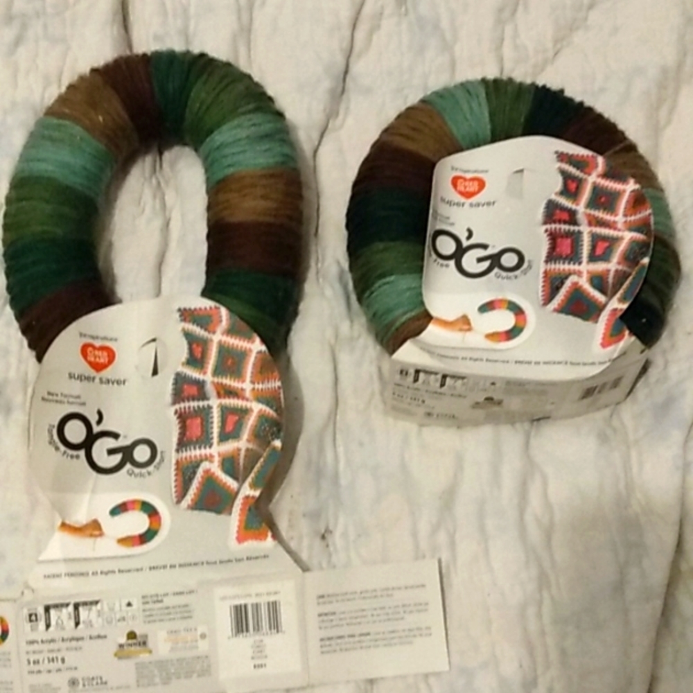 Red Heart (2) Forest Tangle Free Yarn
